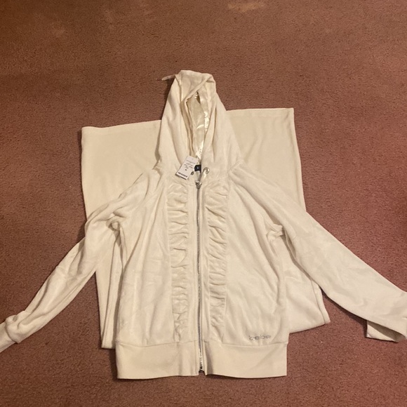 Cream velour BEBE brand new sweatsuit. ELEGANCE & CLASSY 💜 - Picture 3 of 9
